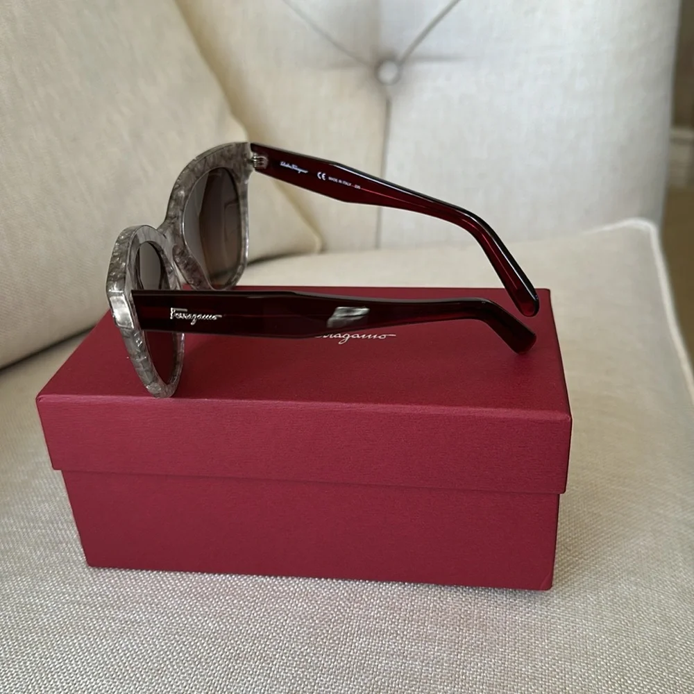Ferragamo Cat Eye sunglasses NWT, case, box 🎁 - Picture 2 of 13